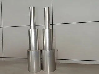 قضبان وأعمدة ألومنيوم